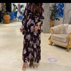 Floral Chiffon Maxi Dress with Lace V-Neck – Romantic & Elegant